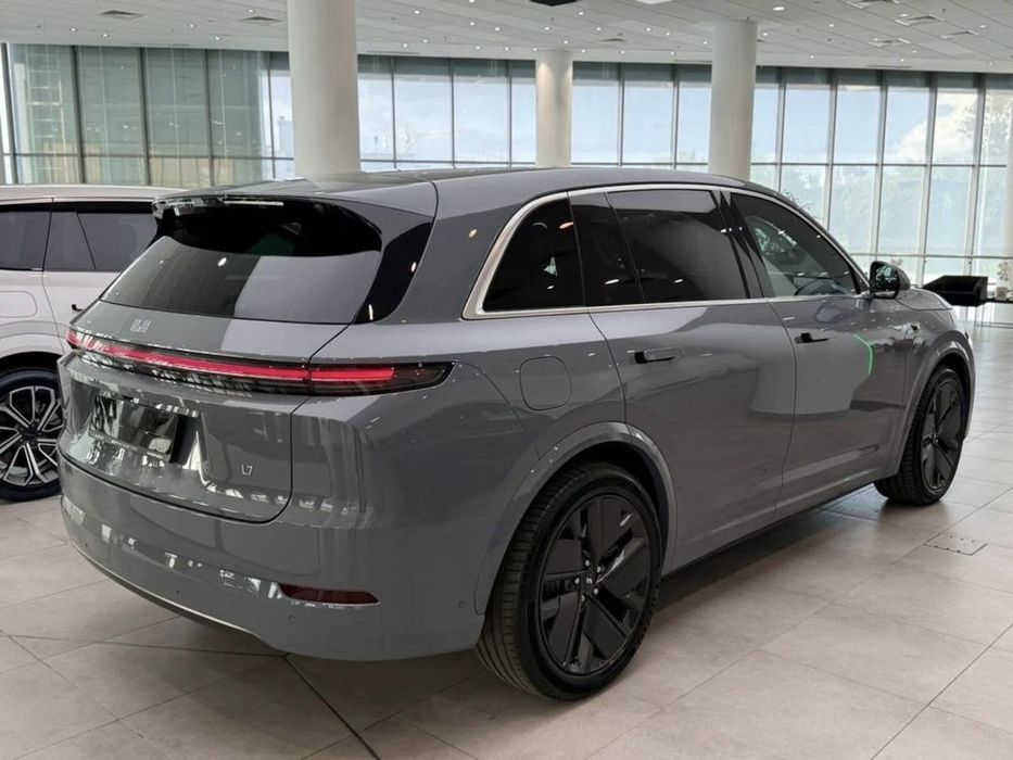 Lixiang L7 Ultra 2026 рестайлинг сотувда тайёр Нарда-грей кофейный