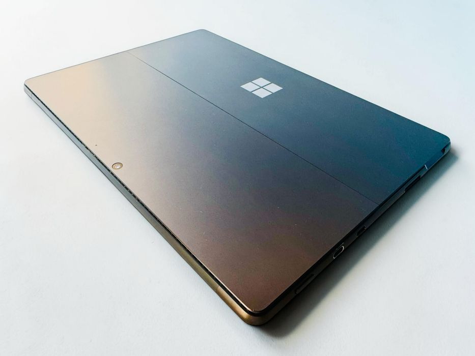 Microsoft Surface Pro 8 13" Touch i5-1145G7 8GB 256GB SSD Перфектен! Гаранция!