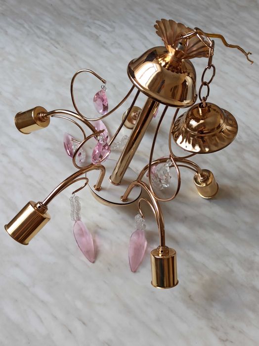 Люстра из пять ламп потолочный светильник.