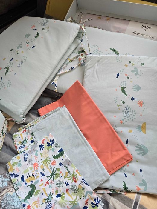 Продается спальгый комплект и бортики на кроватку от фирмы Karaca
