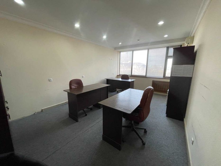 Офис в центре с мебелью 24м в БЦ Алайский базар, ул. Амир Тимура (ЛА)