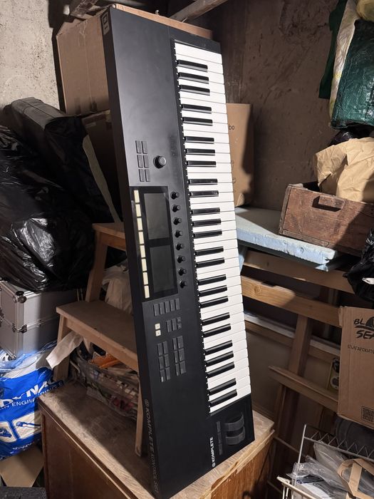 Native Instruments Komplete Kontrol S61 MK2 Миди клавиатура