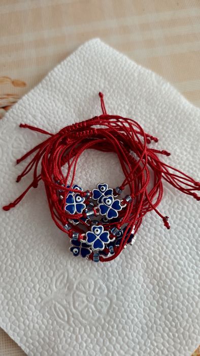 Ръчно плетени гривни