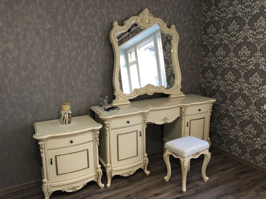 Продам спальный гарнитур