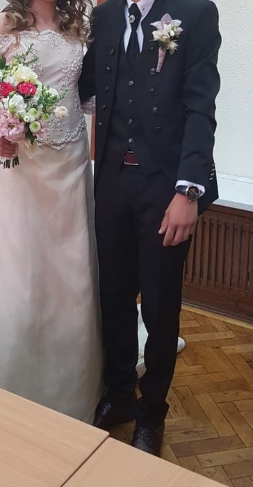 Costum mire deosebit