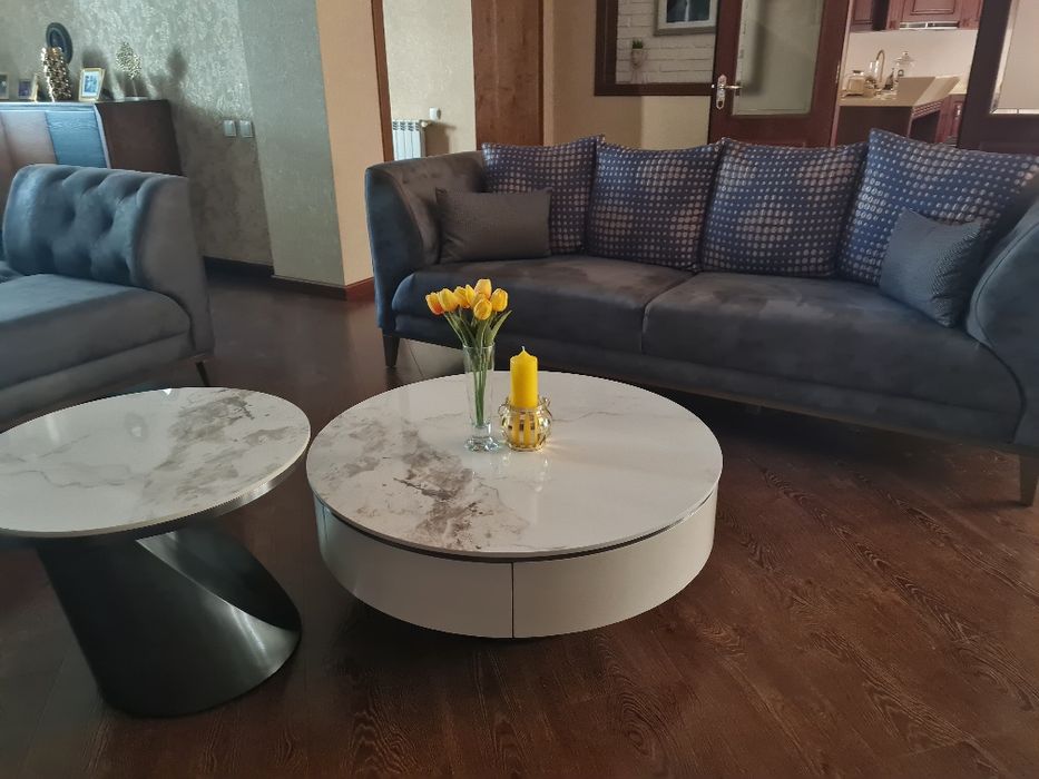 Продаётся комплект мягкой мебели из 6 предметов.