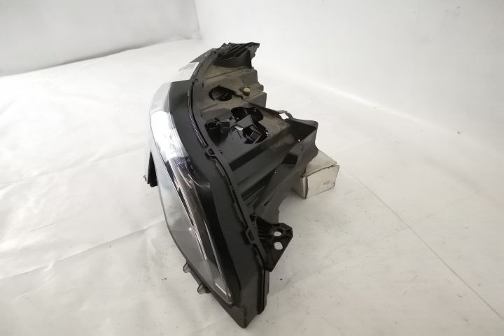 Фар Дясно Оригинален Led Авариран Пежо 2 / Peugeot 2 Продавам оригинал