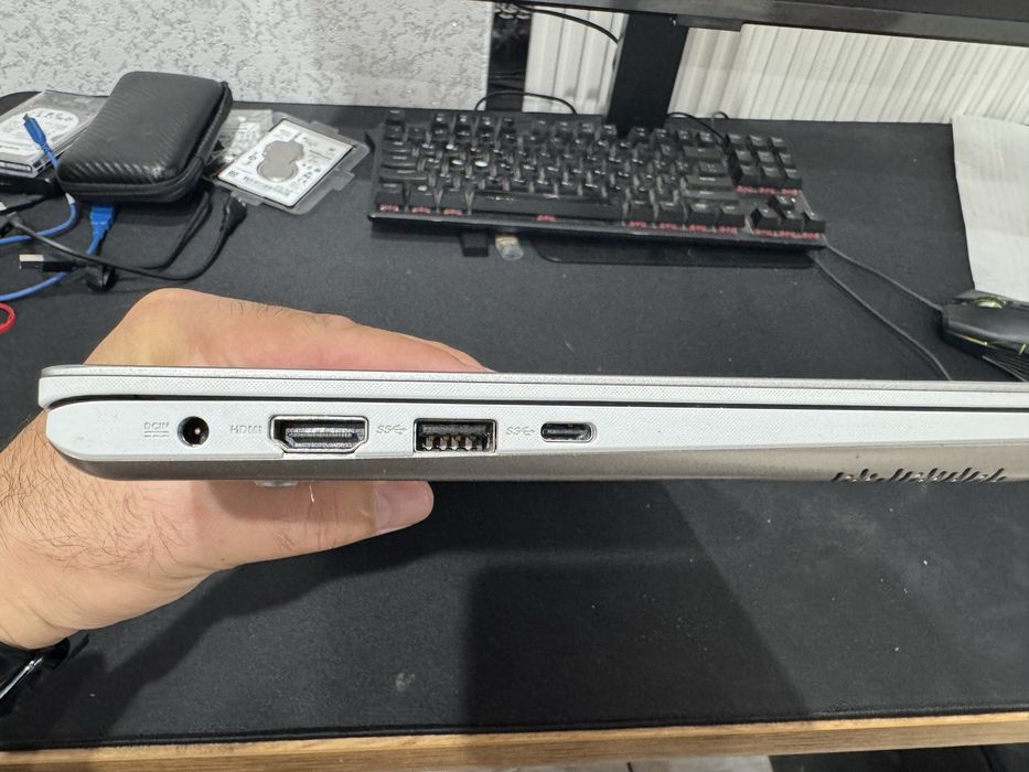 Asus VivoBook компактный