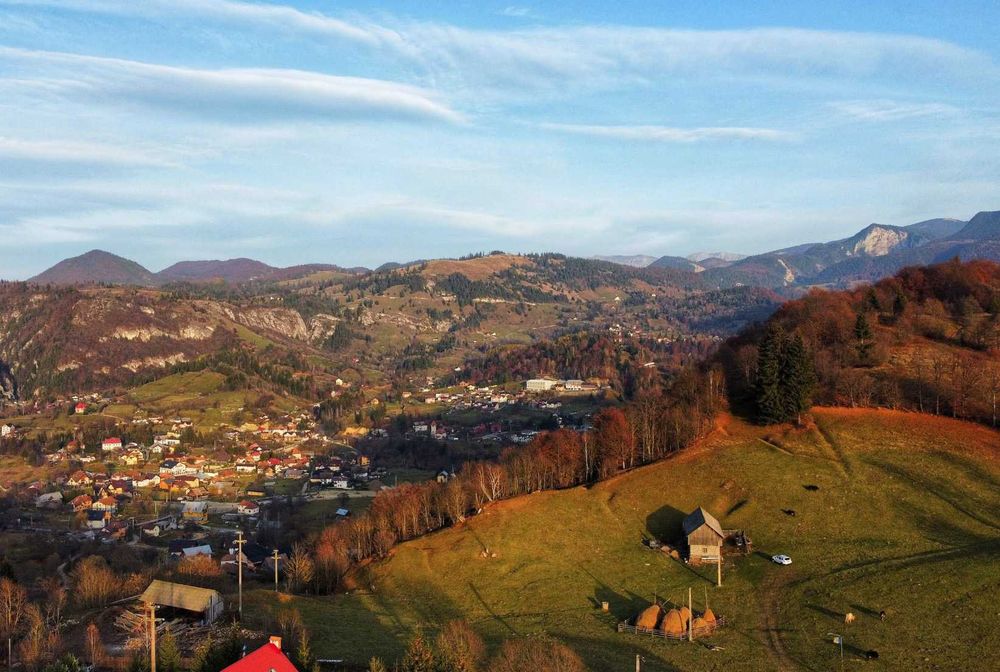 Teren 911 mp – Podu Dâmboviței la intrare in Parcul Piatra Craiului