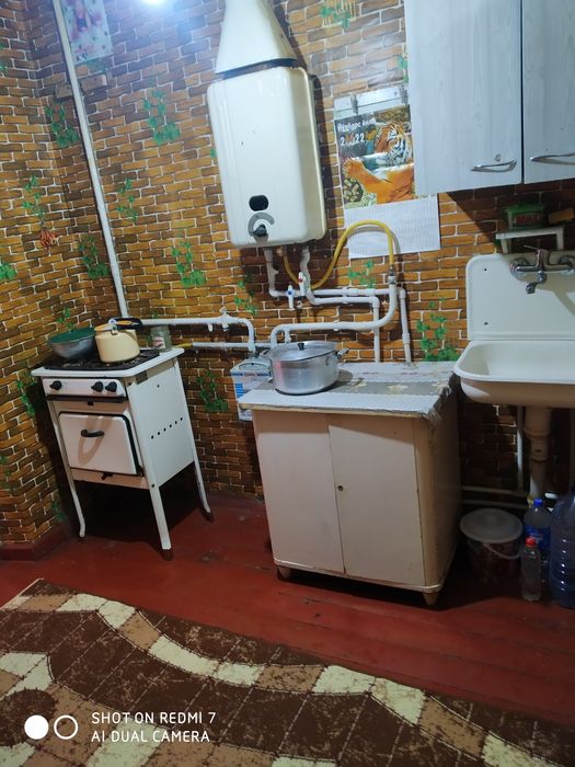 Возле педагогического института сдается квартира без маклера .