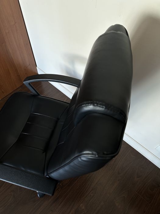 Scaun de birou rotativ