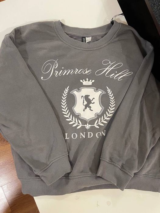 Стилен суитшърт H&M, размер L, в тъмно сиво.