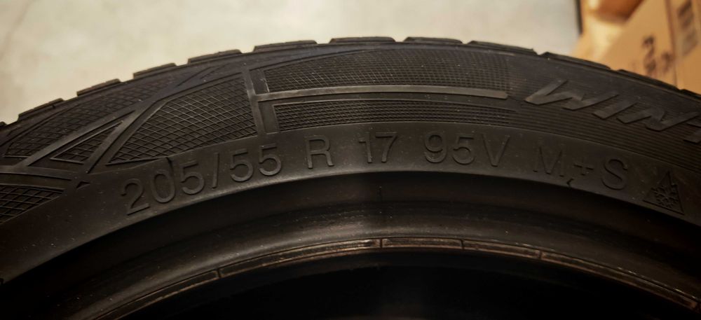 Продавам 4 броя зимни гуми VREDESTEIN  WINTRAC PRO 205/55/17