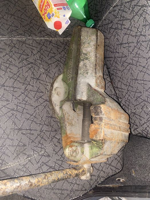 Продам тиски……….