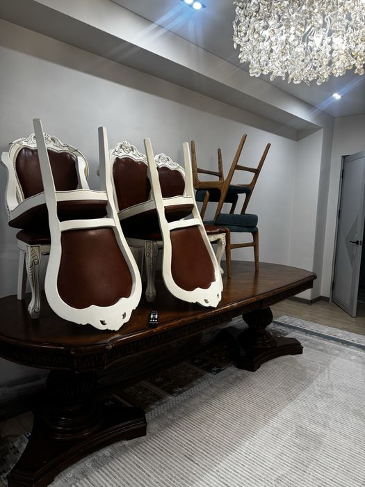 Продается стол со стульями