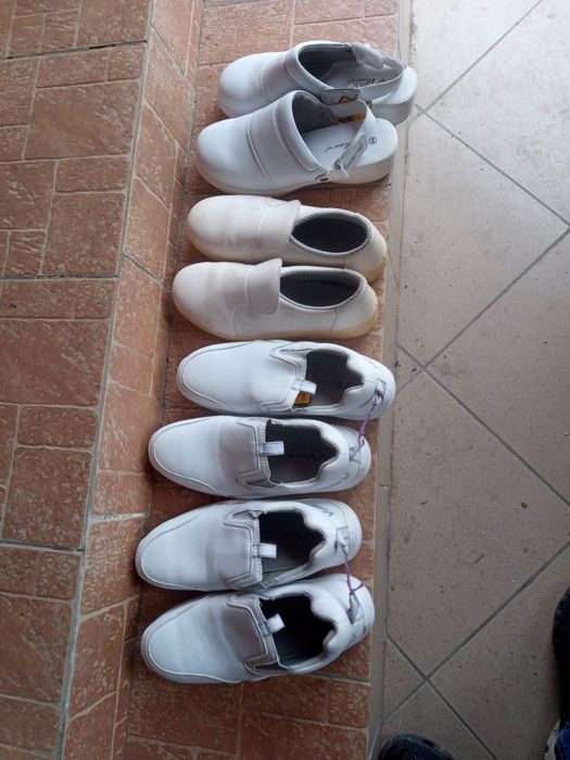 vând bocanci, adidas și papuci de protecție