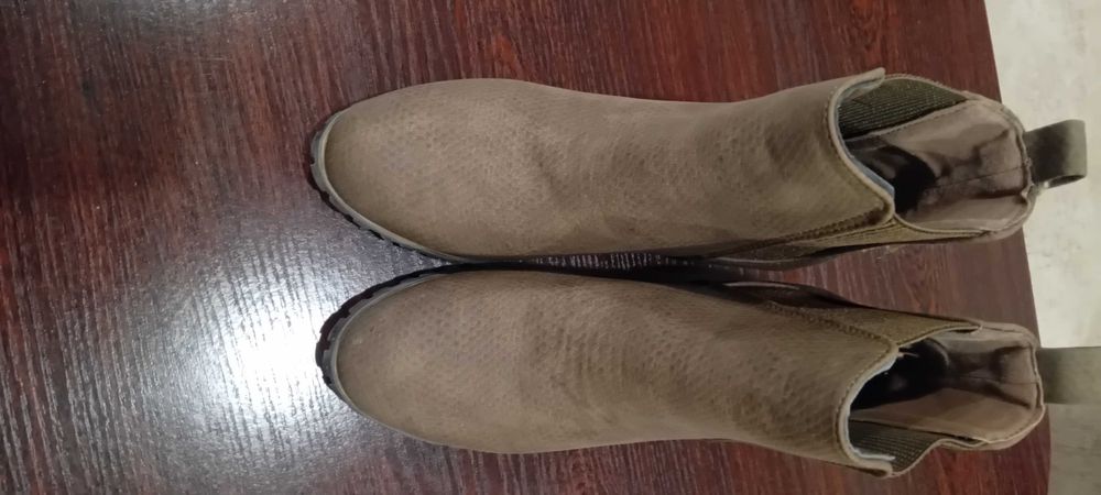 Продавам велурени нови боти