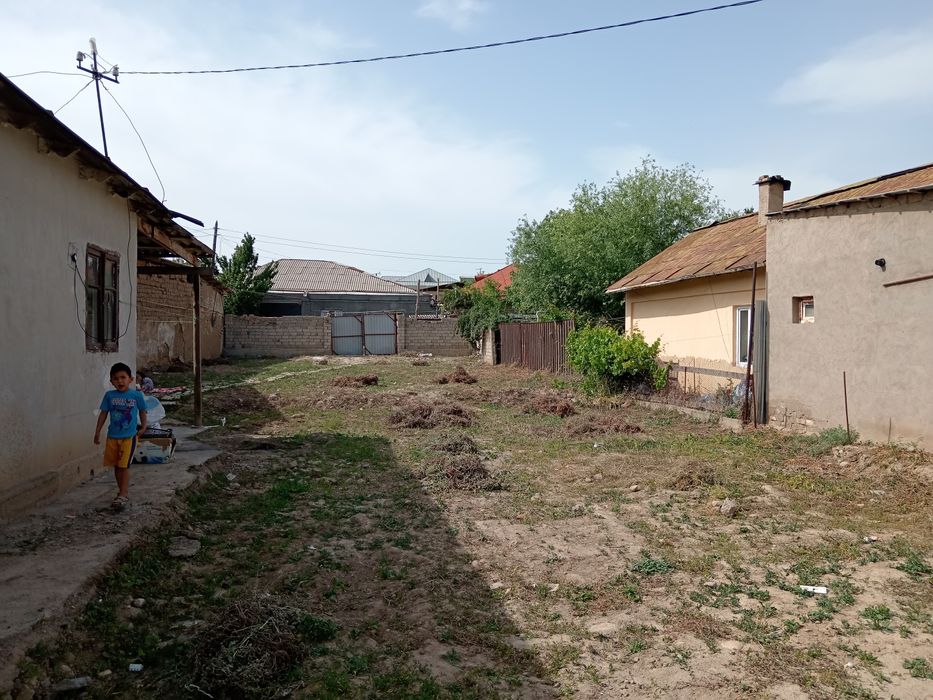 Yer uy sotiladi srochna 7.5 sotix