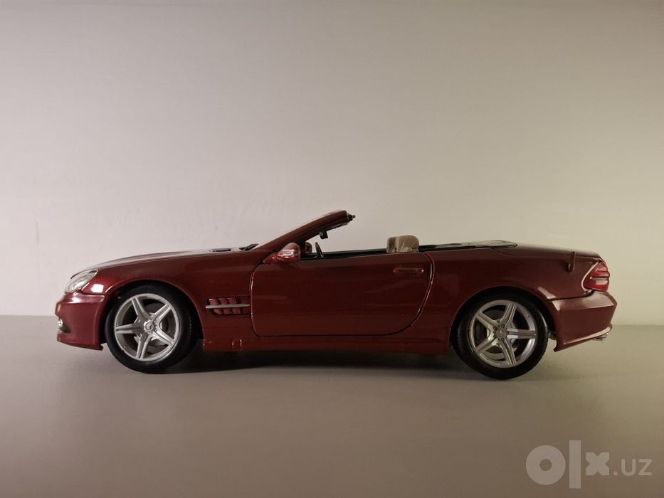 Коллекционная модель Mercedes-Benz SL550 от бренда "Maisto"