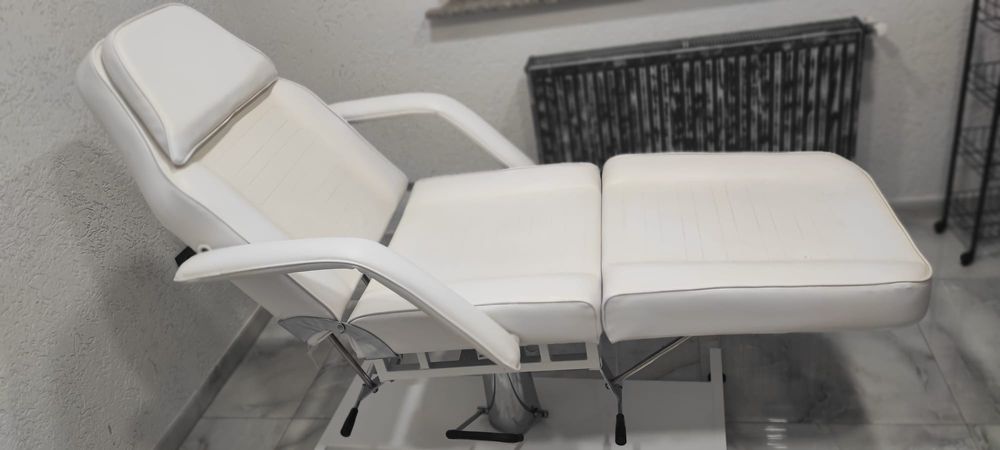 Scaun /pat pentru  cosmetică