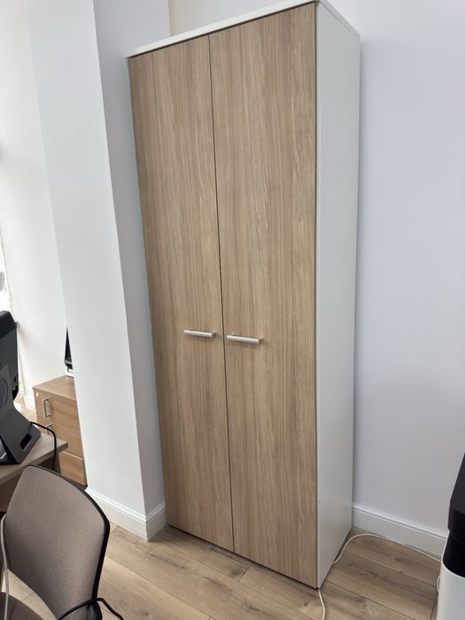 Продаю срочно офисную мебель