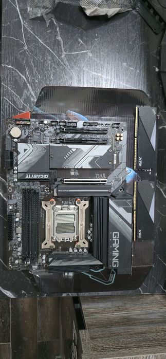 Комплект Материнская плата Am5 b650 и озу ddr5 32gb