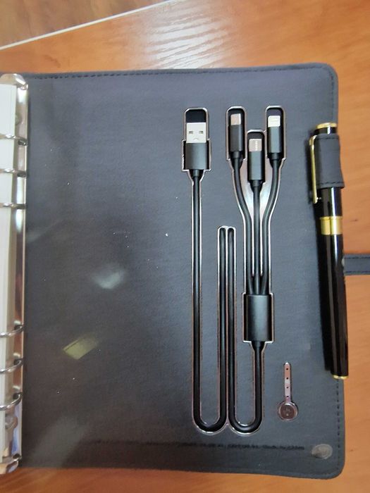 Ежедневник с Power bank, беспроводной зарядкой и флешкой