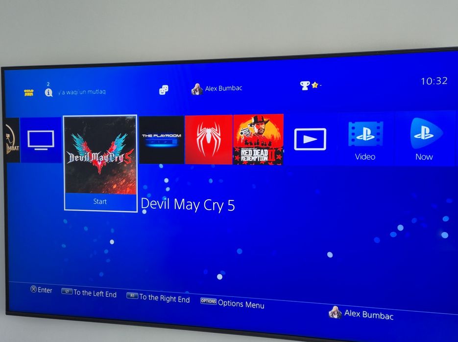 PS4 modat 500 GB +  2 controllere