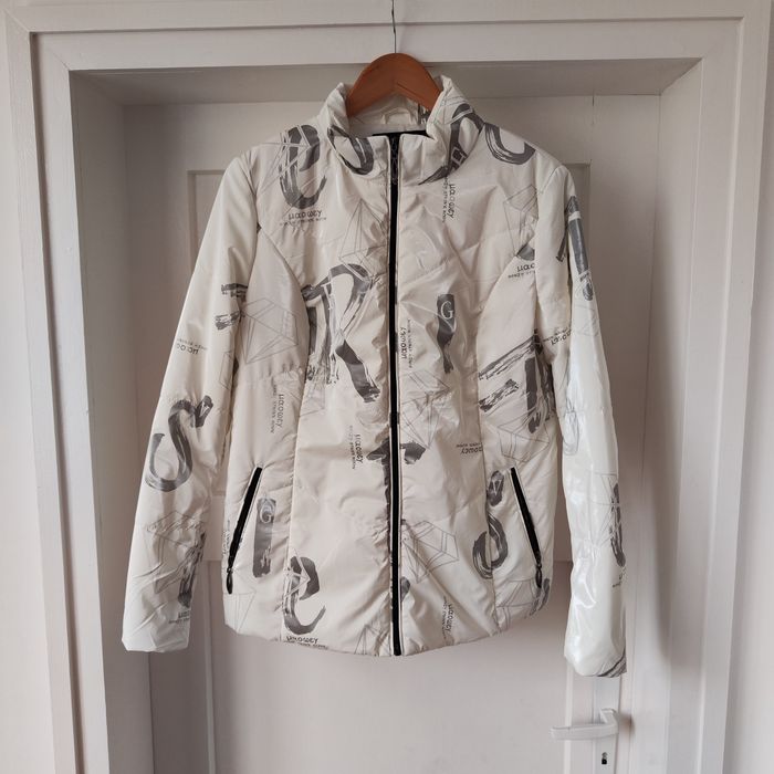 Преходно яке в бяло и сиво