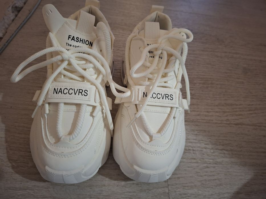 Красиви дамски обувки...