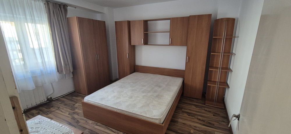 Vand apartament 3 camere ,centrul nou