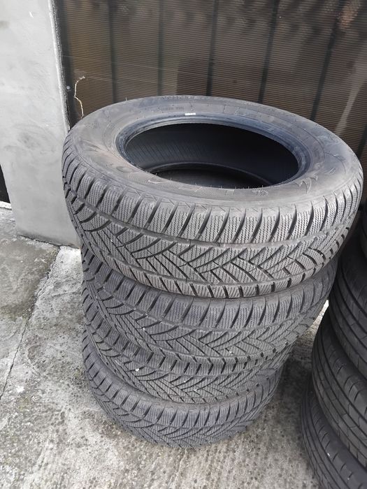 Cauciucuri iarna 215 60 R 16