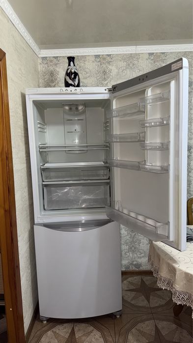 Холодильник Ariston hotpoint