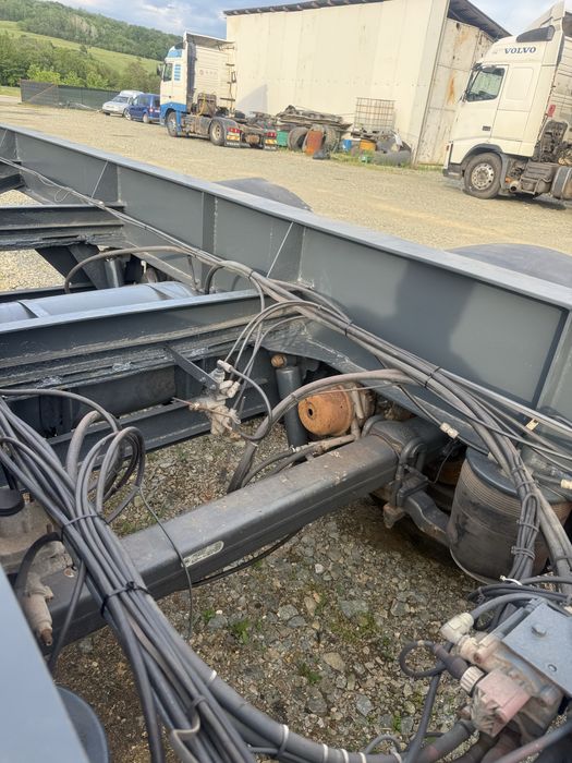 Vand / inchiriez semiremorca HRD transport containere 40” - 45”, 2003, axe BPW discuri, greutate proprie 4100 kg