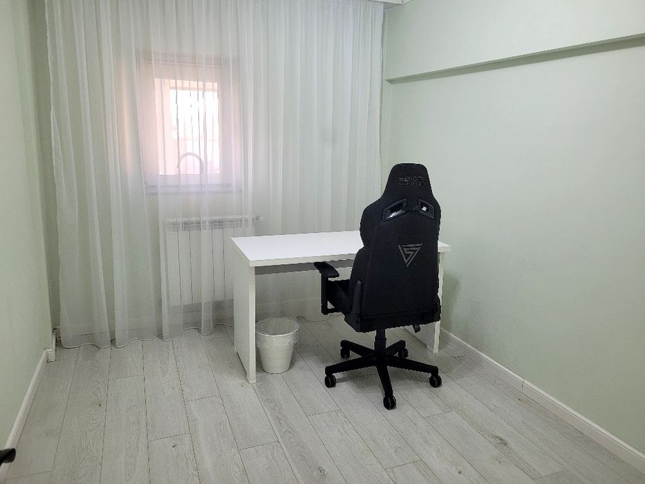 Închiriez apartament 3 camere ultracentral