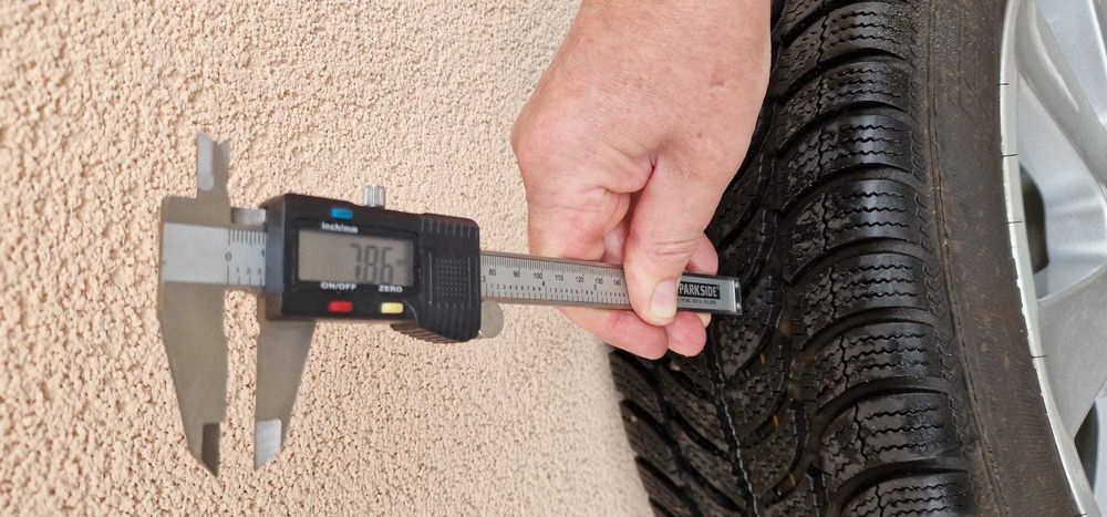 Jante aliaj BORBET originale 195/60 R15 cu cauciucuri de iarna