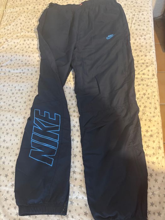 Различни спортни дрехи и екипи