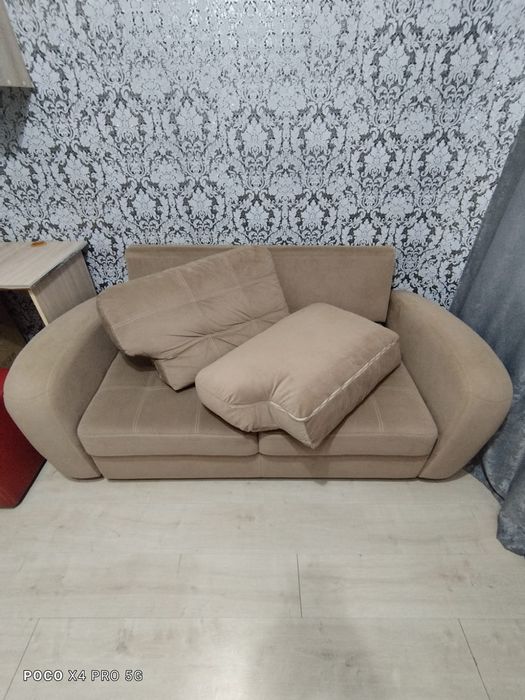 Диван двухместный