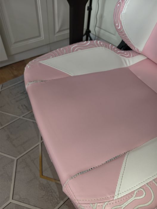 Игровое кресло DXRacer
