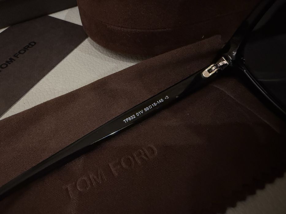 Чисто нови Tom Ford слънчеви очила с кутия и калъф