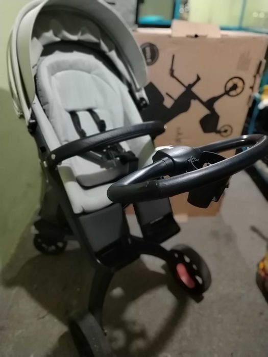 Продавам бебешка количка Stokke
