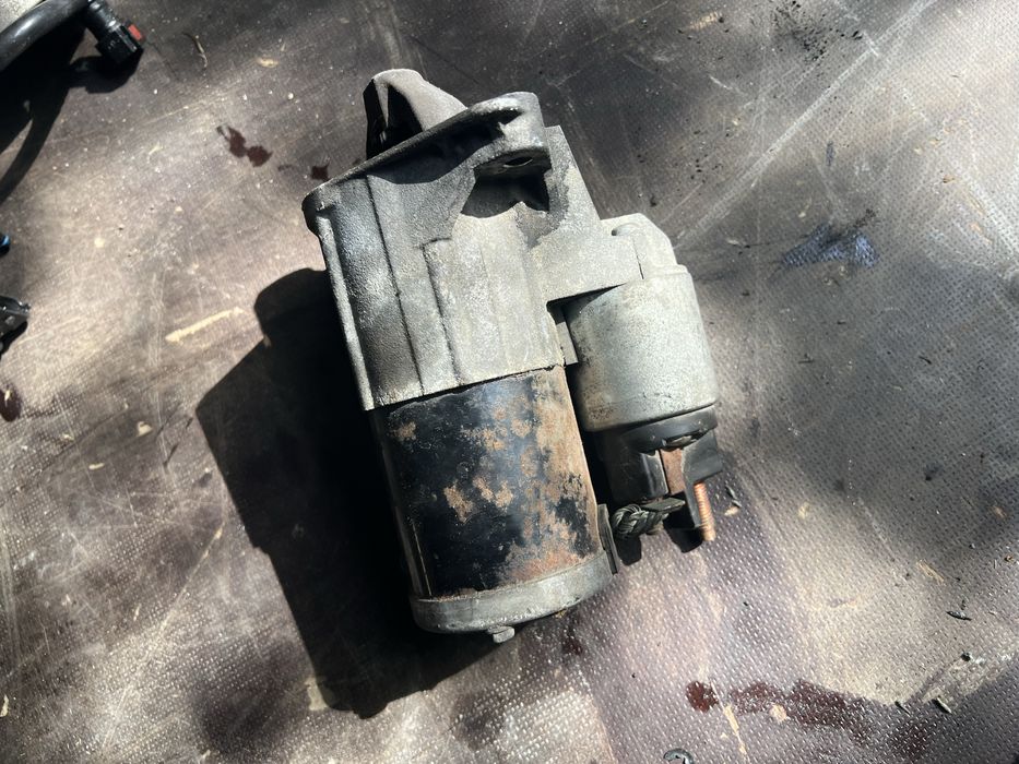 Compresor AC R9M cod 92600BB60A + alte piese motor