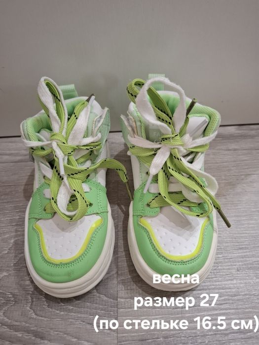 Продам детскую обувь