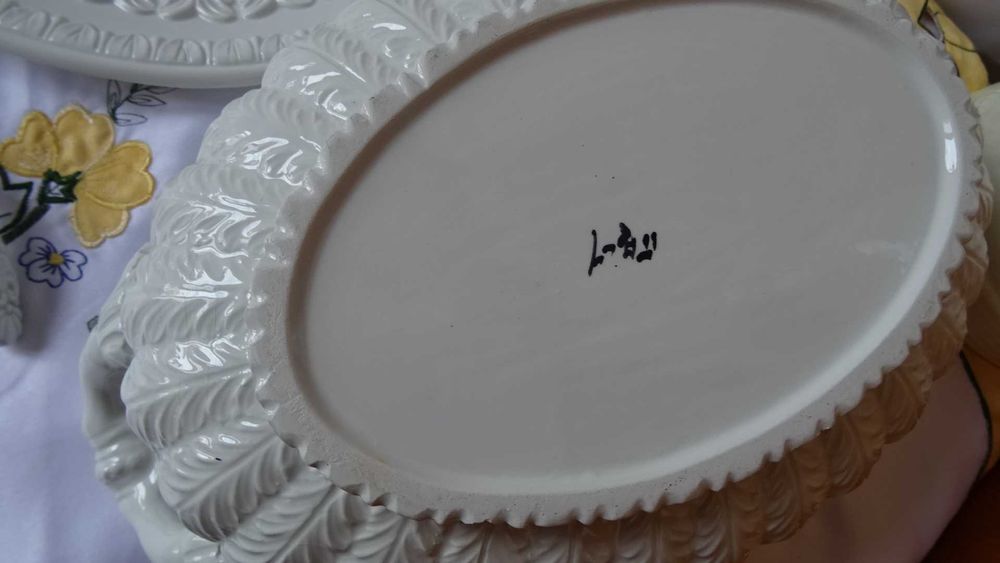 Супник бяла глазирана керамика, ръчно изработен , внос от  Италия.