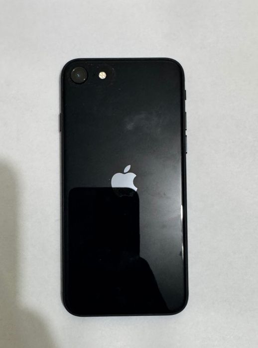 iPhone SE 3 midnight