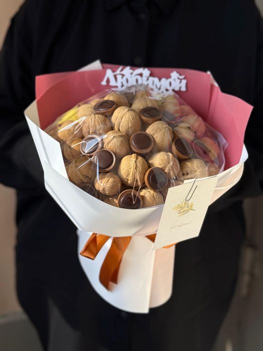 Букет из тофифи и грецких орехов