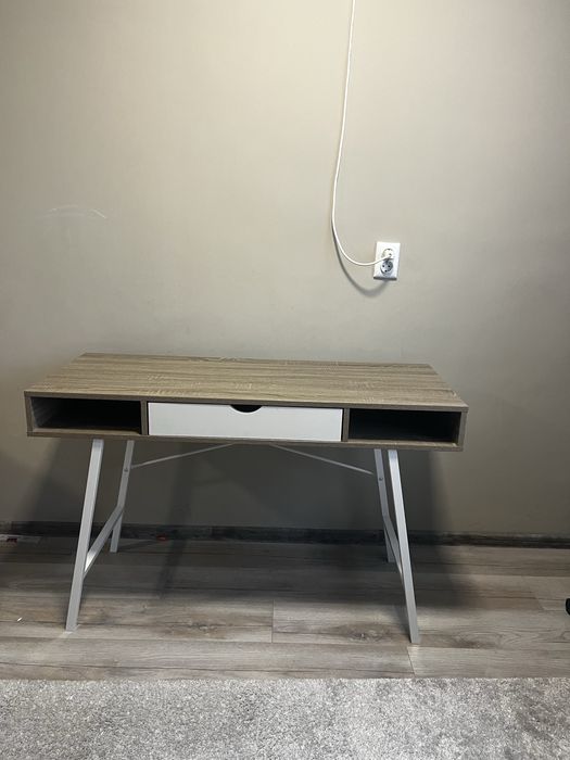 Продавам офис бюро  или детска стая