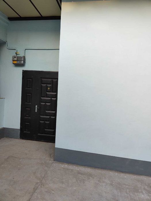 Продаётся 2 дома с ремонтом в общем дворе 4 кладовых + 2 навеса Дархан