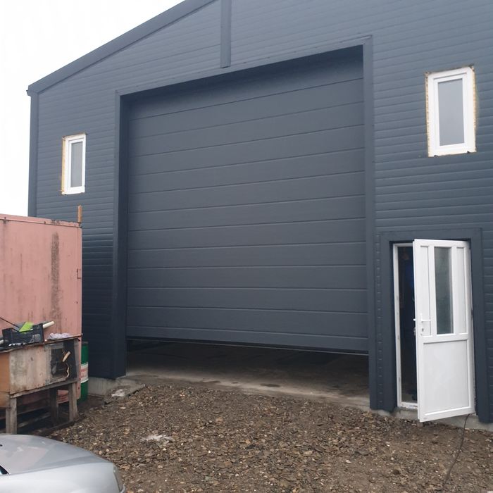 Usa garaj sectionala pentru  hale.