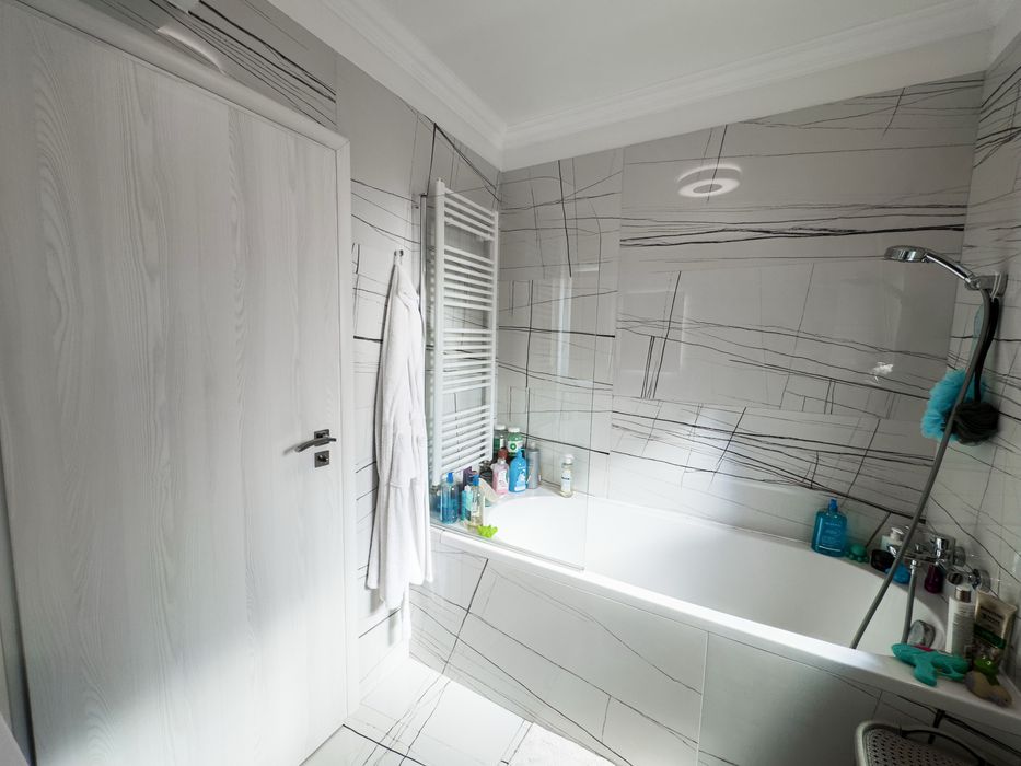 Vand apartament 3 camere cu gradina de 128 mp in zona vivo